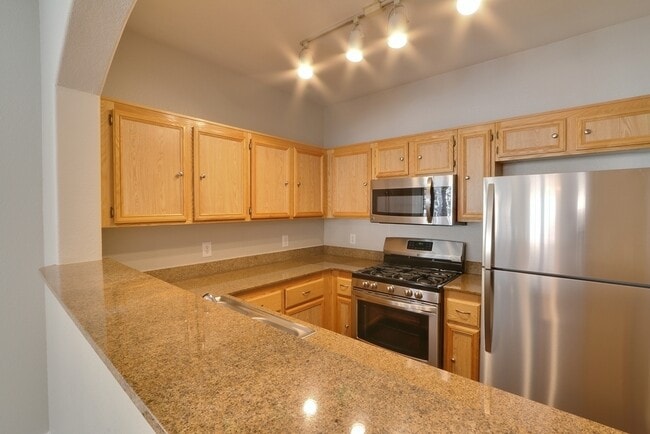 Building Photo - Upgraded Northwest 1 Bedroom Condo with At...