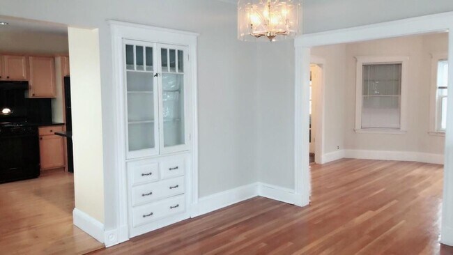 Building Photo - 38 Hood St