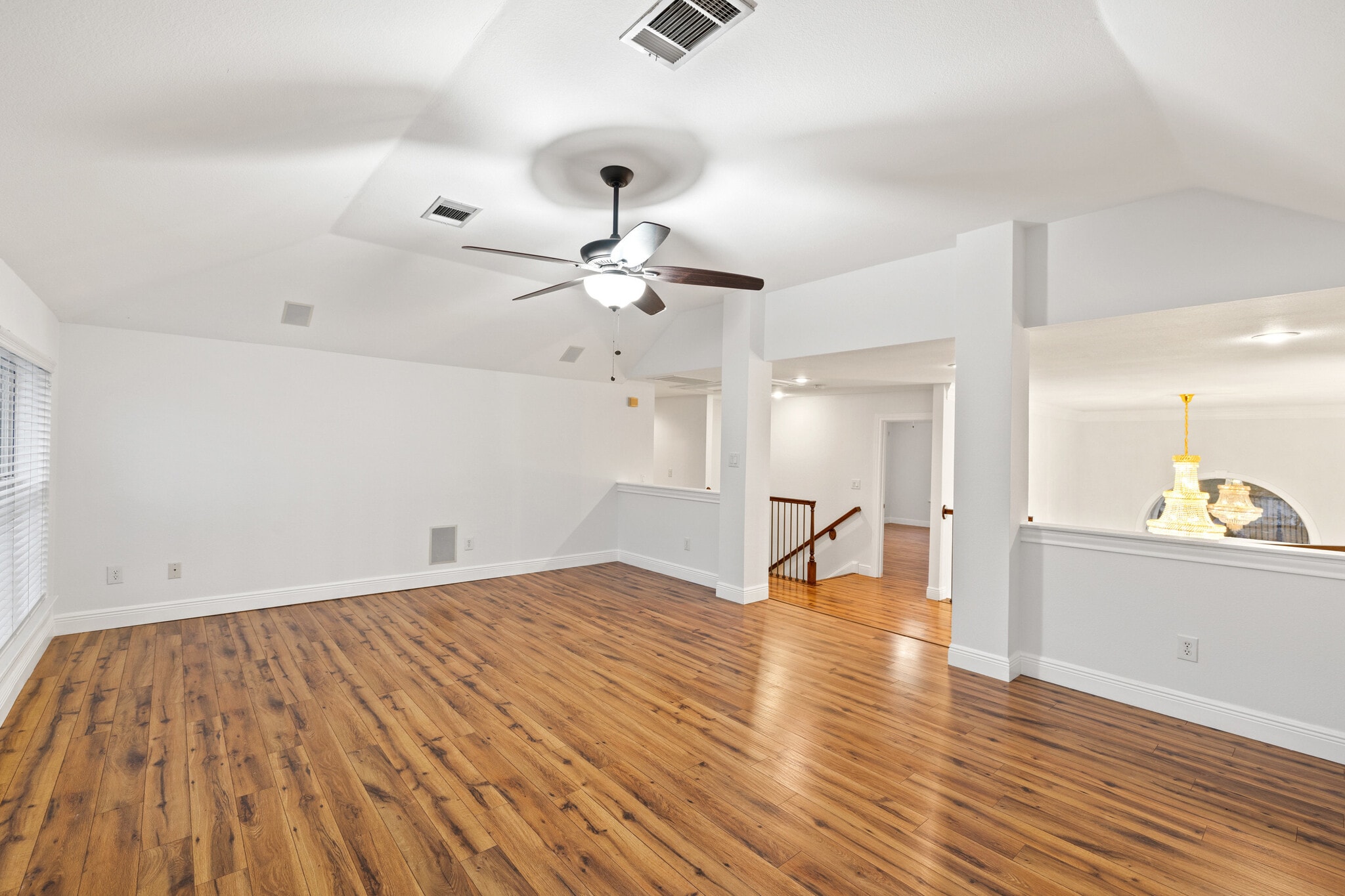 Building Photo - 402 Luna Vista Dr