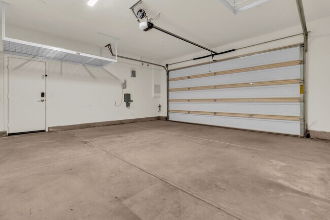 Building Photo - 20720 Spring Mountain Rd