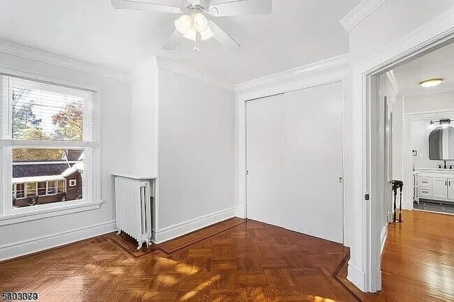 Building Photo - 510 Center St