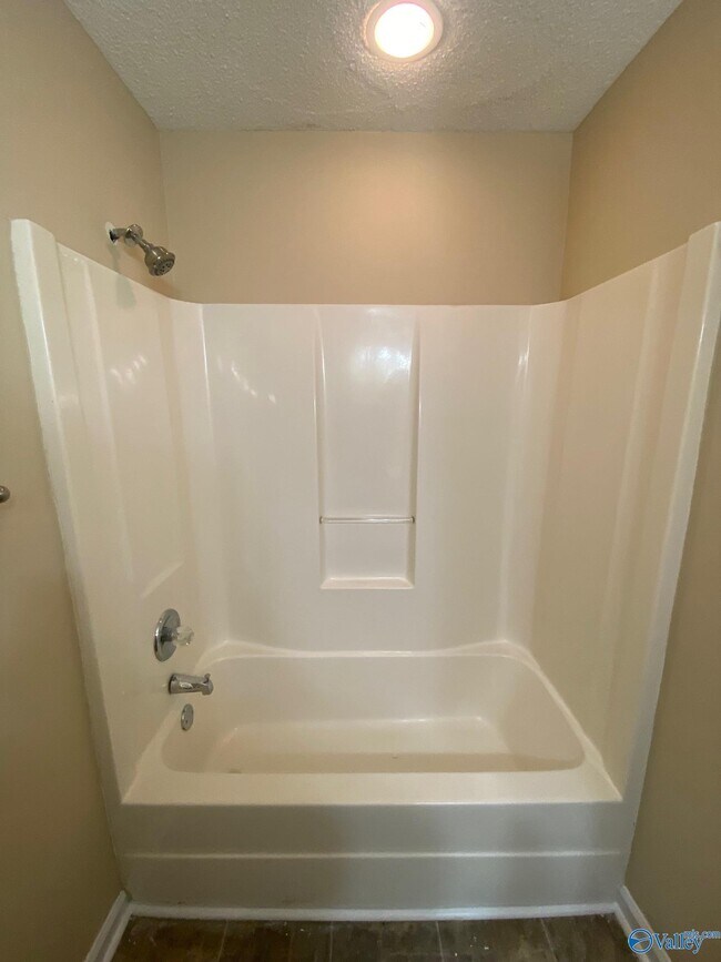 Building Photo - 523 Farmingdale Rd SE