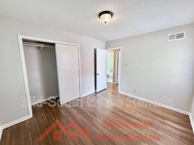 Building Photo - 1388 Eason Ave