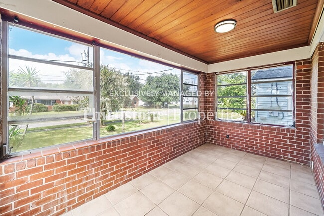 Building Photo - 8057 Oakwood St