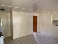 Building Photo - Lovely 1 Bedroom, 1 Bathroom Apartment