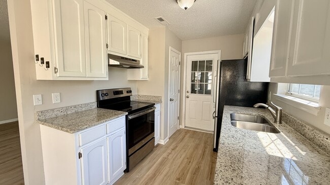 Building Photo - 2531 Clovis Rd SW