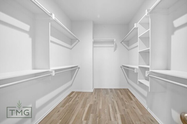 Building Photo - New Listing! Enclave at Parker Village!