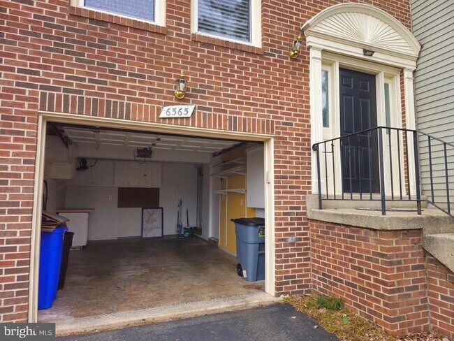 Building Photo - 6565 River Tweed Ln