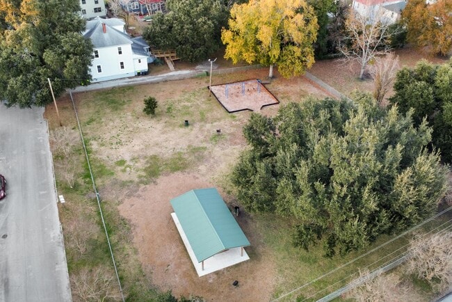 Building Photo - 1110 N Pasteur St