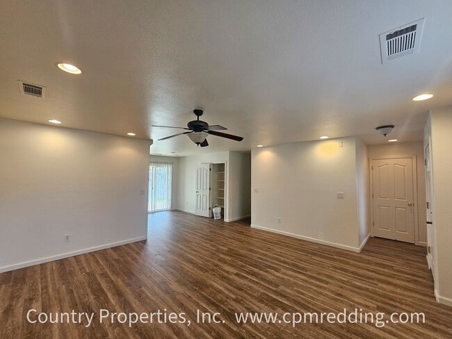 Building Photo - 3-Bedroom House with Landscaper and Flooring Coming Available in Anderson!