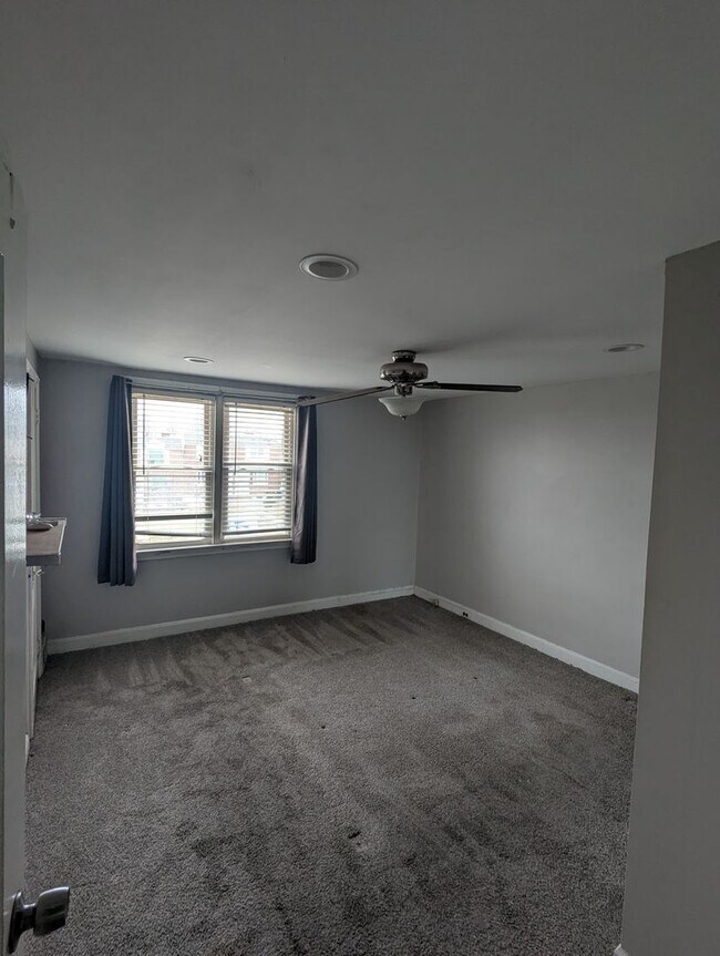 Building Photo - Spacious 3BR Home in Overbrook Park – Front Yard, Modern Kitchen, Washer and Dryer & Basement