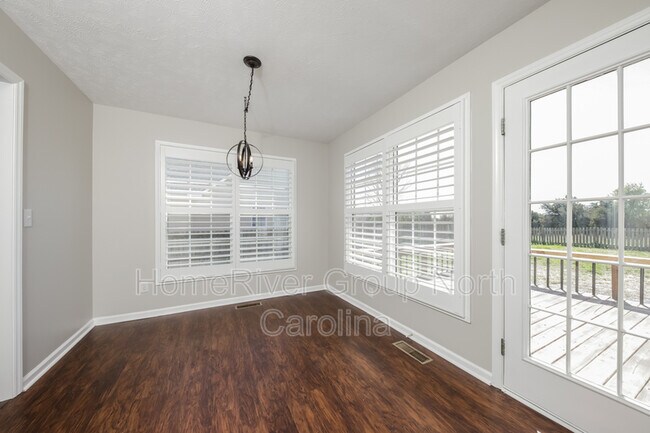 Building Photo - 302 Sterling Ridge Dr