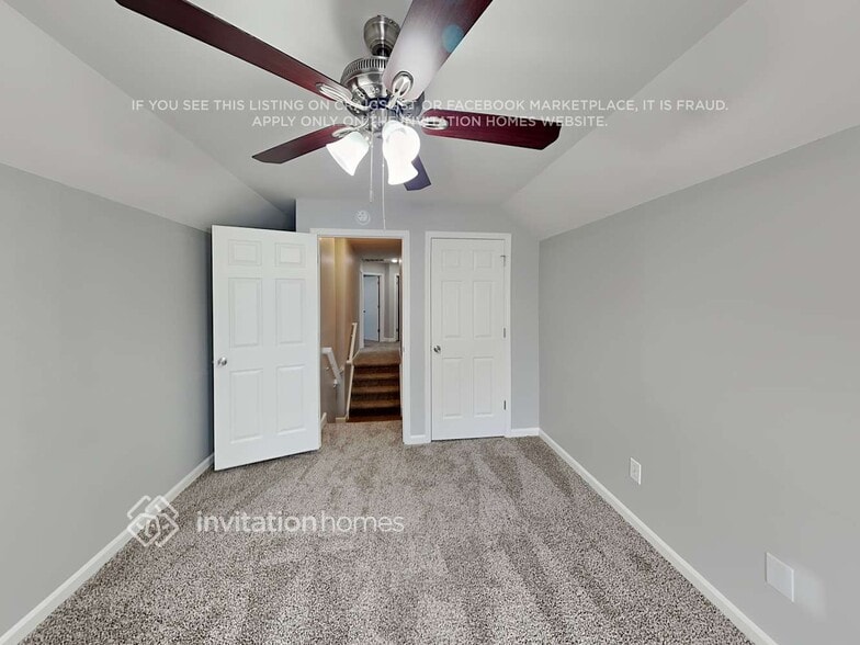 Building Photo - 410 Queens Dr SW