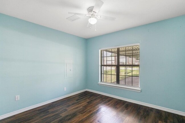 Building Photo - 5310 6th St