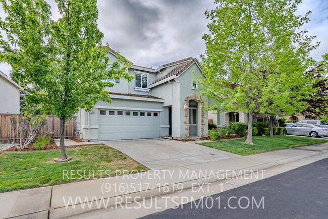Building Photo - Spacious Lincoln 4 Bedroom 2.5 Bath w Club...