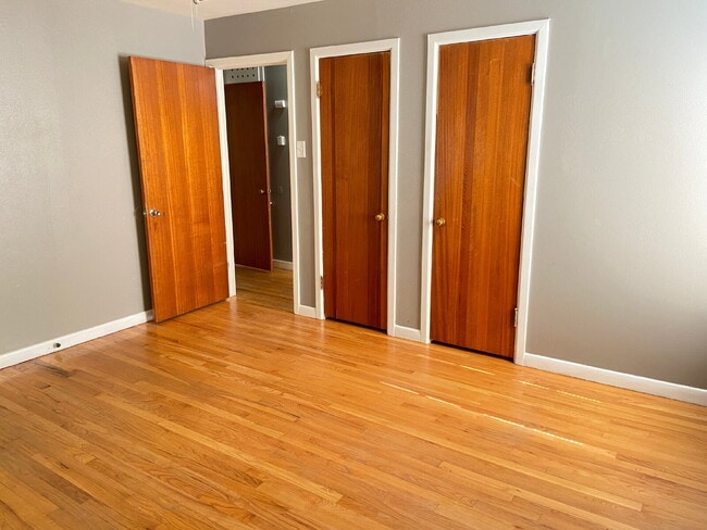 Building Photo - Spectacular Home With Classic Flair Locate...