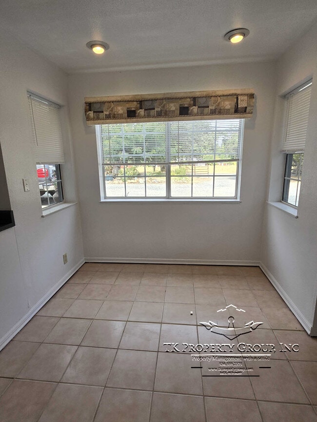 Building Photo - 17081 Penn Valley Dr