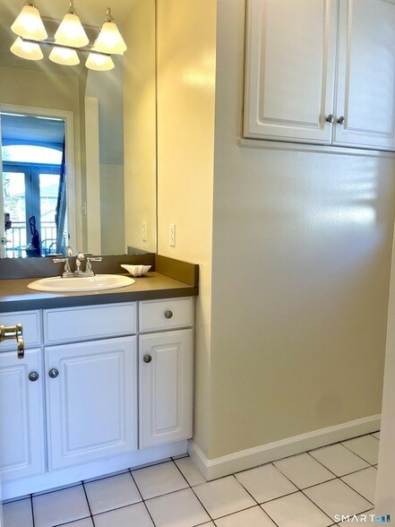 Building Photo - 283 Cosey Beach Ave