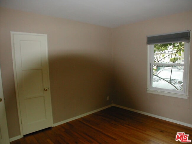 Building Photo - 1444 Yale St
