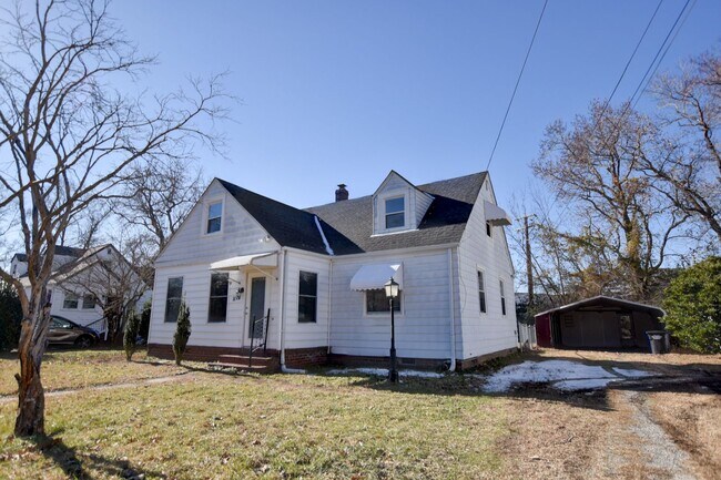 Building Photo - 11 Roberts Ct W