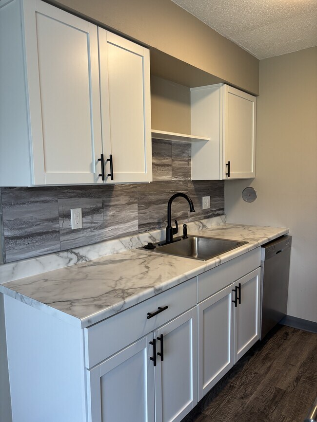 Building Photo - 1705 Edgewood Dr NW