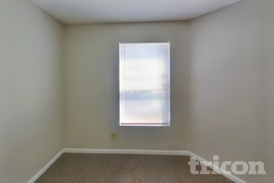 Building Photo - 10904 Wymm Ln