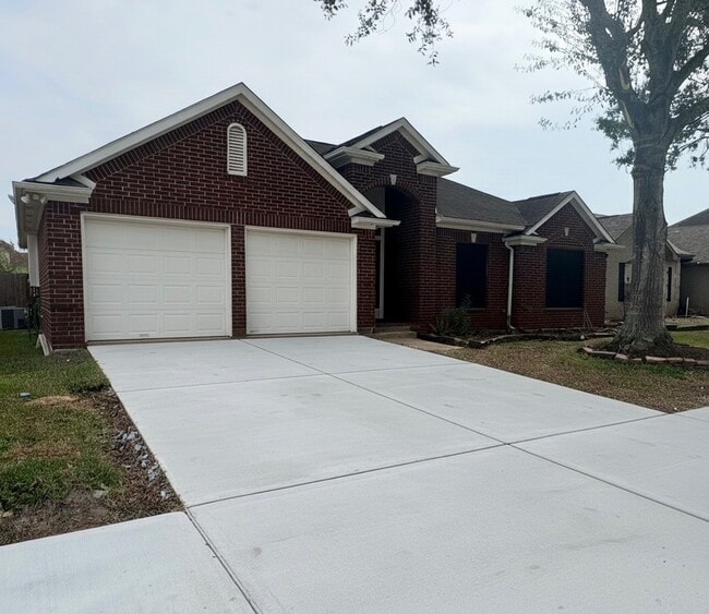 Building Photo - 3615 Somerton Dr