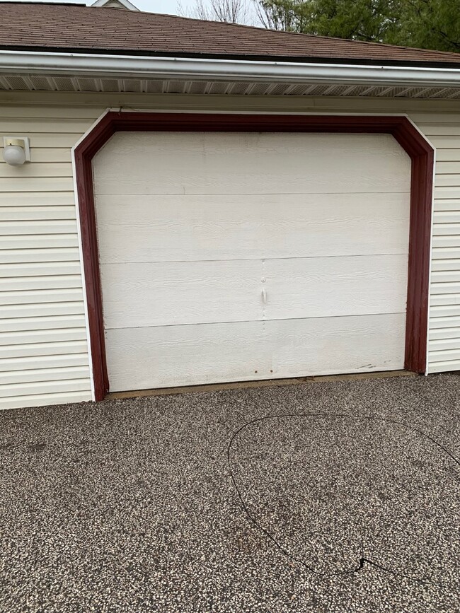 Detached Private Garage - 2390 Wrens Dr S