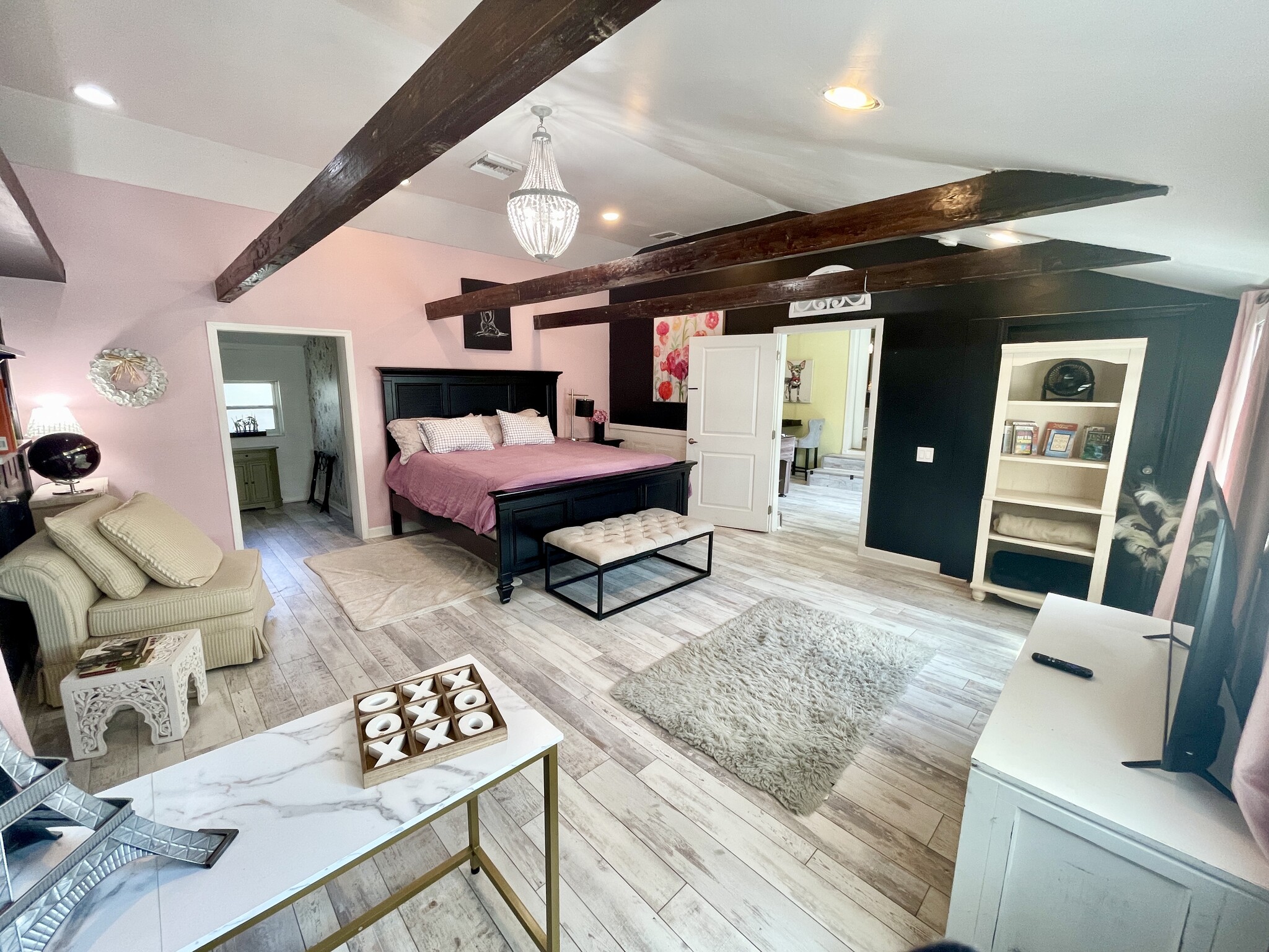 Huge master bedroom - 3319 W Paul Ave