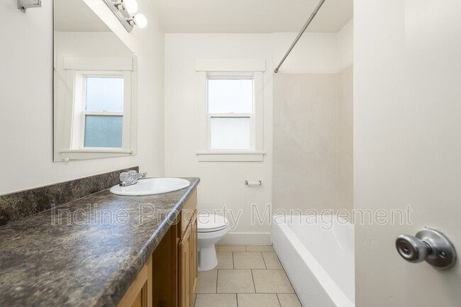 Building Photo - 792 500 N