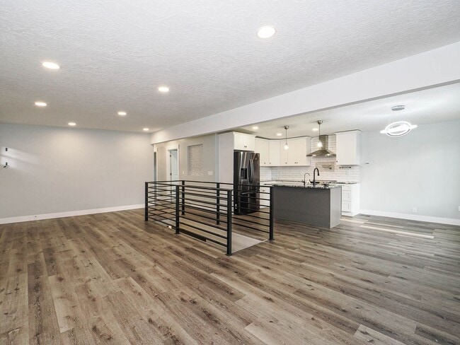 Building Photo - 5 Bedroom, 2.5 Bathrooms Home