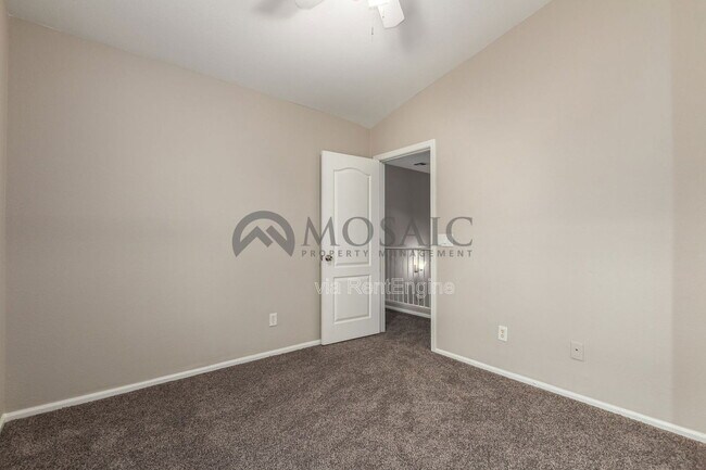 Building Photo - 61 W Hereford Dr