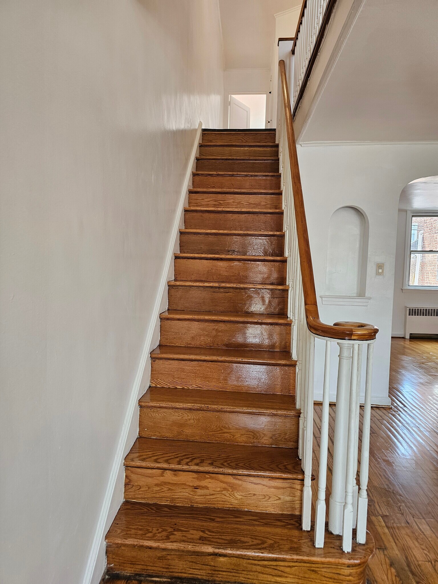 Staircase to 2nd floor - 1268 Stirling St