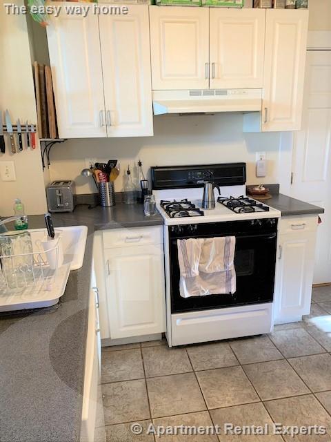 Building Photo - 68 Alpine St