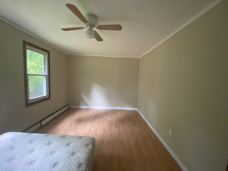Building Photo - 748 Togus Rd