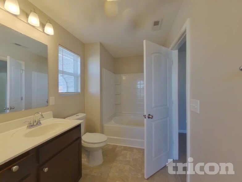 Building Photo - 178 Hidden Lakes Rd