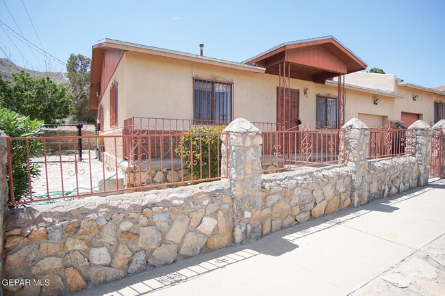 Building Photo - 2630 Mountain Ave