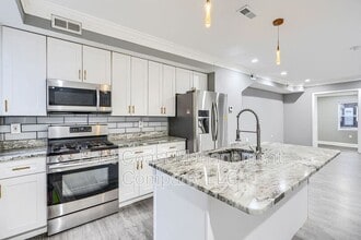 Building Photo - 2813 Santa Fe Ave