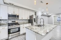 Building Photo - 2813 Santa Fe Ave