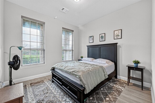 Building Photo - 6506 Tiburon Lakes Dr