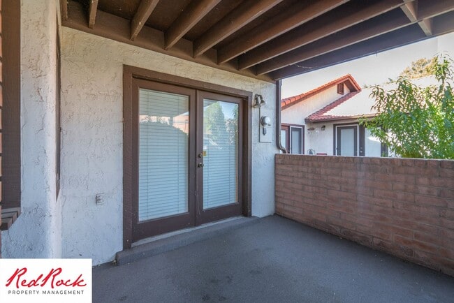 Building Photo - Spacious 5 Bedroom Home in A Quiet Communi...