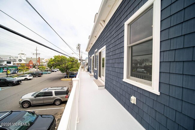 Building Photo - 1125 E Ocean Ave