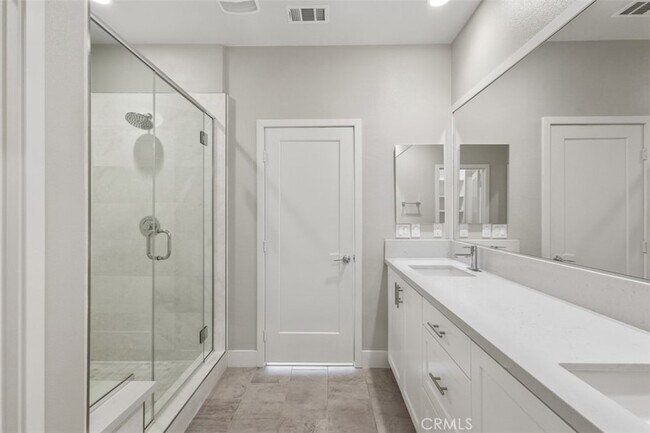 Building Photo - 157 Novel