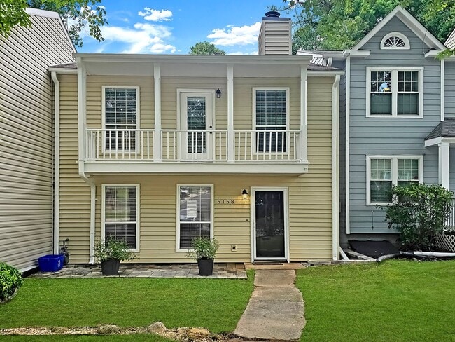 Building Photo - COMING SOON: Beautifully Updated 2/2.5 Townhome Near Truist Park