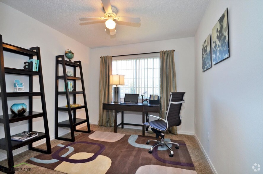 Bedroom - Carolina Club Apartments