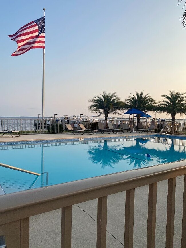 Building Photo - 2100 W Beach Dr