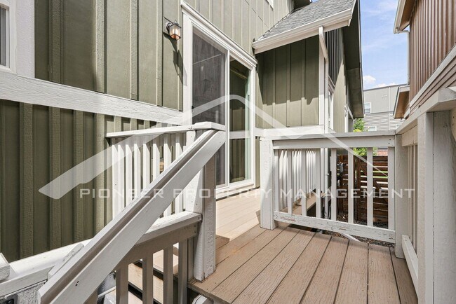 Building Photo - Charming Home with Central AC and Washer/Dryer