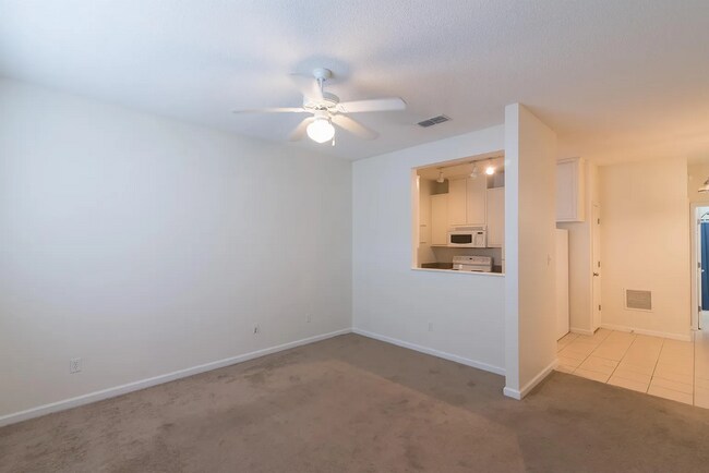 Building Photo - 3 Bed x 3 Bath with Garage!!!!