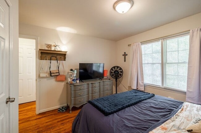 Building Photo - 2019 S Lumpkin St