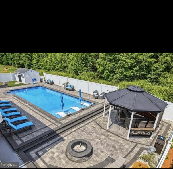 Paradise Backyard with Tiki Bar and Pool - 1504 El Dorado Way